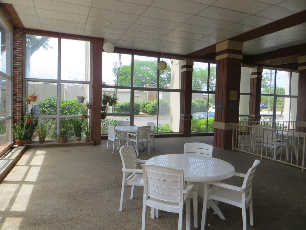 Rodeway Inn Skokie Эванстон Экстерьер фото