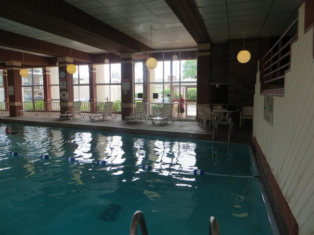 Rodeway Inn Skokie Эванстон Экстерьер фото
