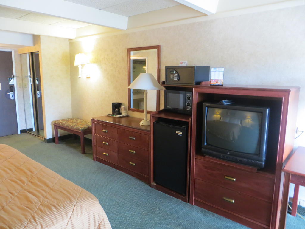 Rodeway Inn Skokie Эванстон Экстерьер фото